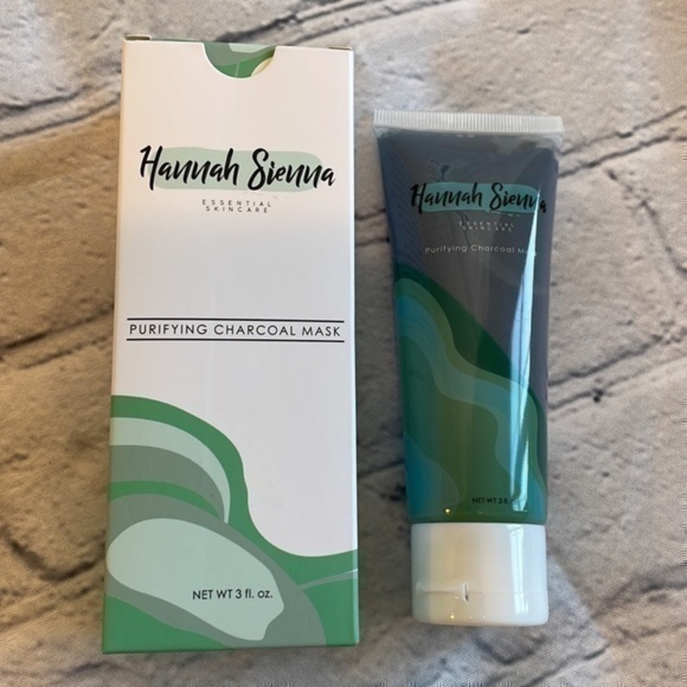 Hannah Sienna Essential Skincare Purifying Charcoal Mask